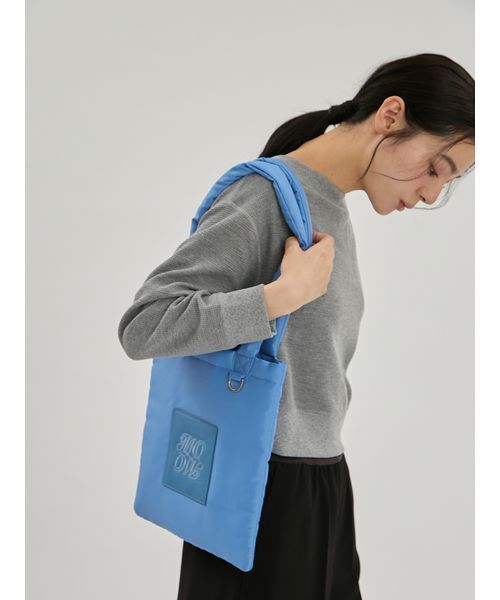 Mila Owen(ミラオーウェン)の「パデッドショルダートートバッグ(トートバッグ・レディース・ブラウン/ブルー/ブラック/ベージュ・F)」の16枚目の写真