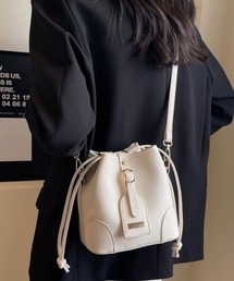 Lips（リップス）の「ころんとした巾着フォルムが可愛い！毎日使いたくなる上品ショルダーバッグ（ショルダーバッグ）」