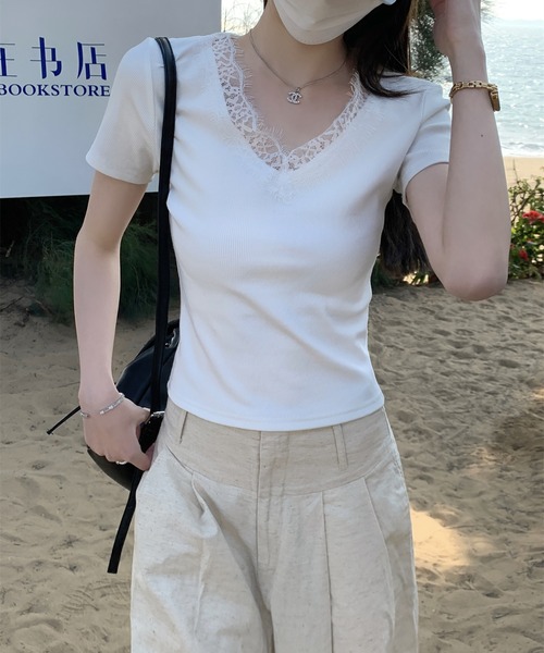 Girly Doll(ガーリードール)の「Vネックレーストリム半袖Tシャツ(Tシャツ/カットソー・レディース・ライトグレー/ブラック/ホワイト・L/M)」の1枚目の写真