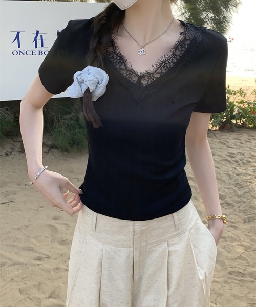 Girly Doll(ガーリードール)の「Vネックレーストリム半袖Tシャツ(Tシャツ/カットソー・レディース・ライトグレー/ブラック/ホワイト・L/M)」の3枚目の写真