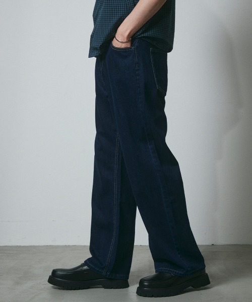 DAZE(デイズ)の「ミニマルデザイン デニムストレートパンツ / ジーンズ(デニムパンツ・メンズ・ダークブルー/ブラック系・SMALL/MEDIUM/LARGE/X-LARGE)」の11枚目の写真