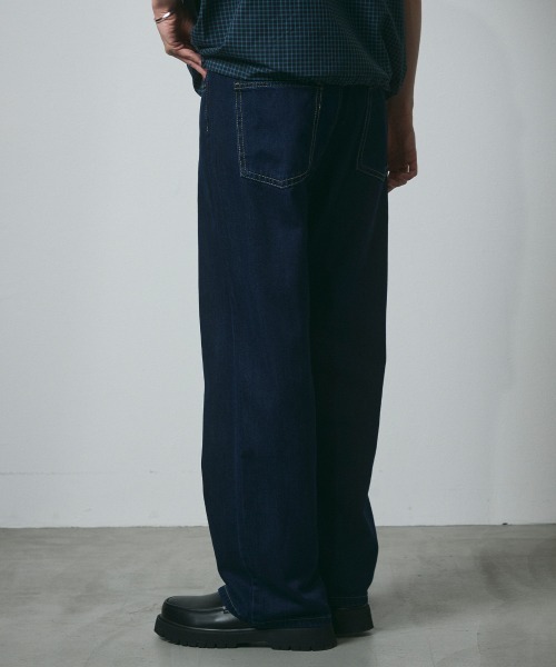 DAZE(デイズ)の「ミニマルデザイン デニムストレートパンツ / ジーンズ(デニムパンツ・メンズ・ダークブルー/ブラック系・SMALL/MEDIUM/LARGE/X-LARGE)」の5枚目の写真