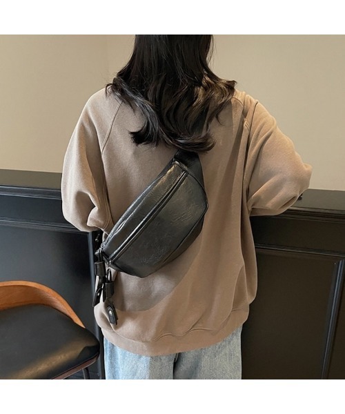 Carpe Diem(カルペディエム)の「ダブルポケット フェイクレザーボディバッグ(ボディバッグ/ウエストポーチ・レディース・オフホワイト/ライトブラウン/ブラック/ブラウン・FREE)」の6枚目の写真