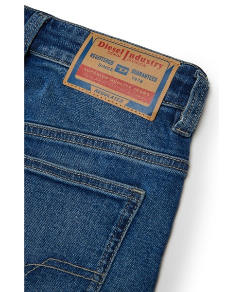 DIESEL(ディーゼル)の「キッズ デニムパンツ D-DEVON-J(デニムパンツ・キッズ・インディゴブルー・12Y/10Y/14Y/4Y/6Y)」の4枚目の写真