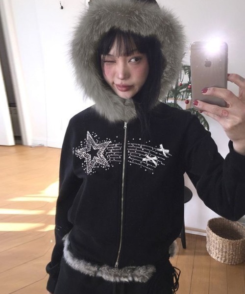 AVYL(アヴィル)の「ファートリム スターラインストーンZIPパーカー(パーカー・レディース・ブラック・M)」の5枚目の写真