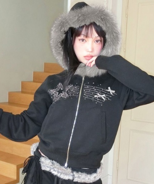 AVYL(アヴィル)の「ファートリム スターラインストーンZIPパーカー(パーカー・レディース・ブラック・M)」の4枚目の写真