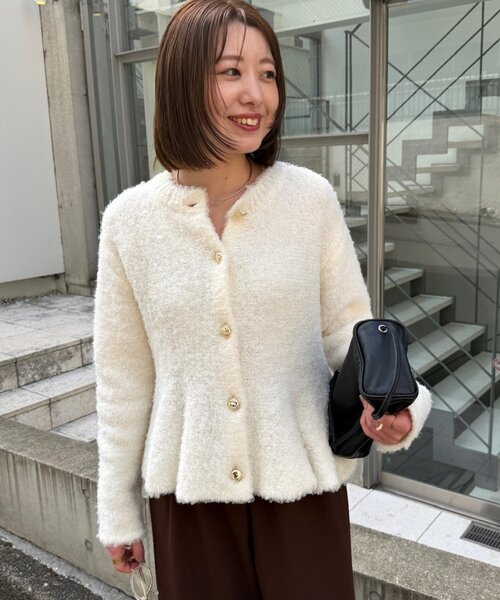 Omekashi(オメカシ)の「【YASUE・IWASAKI企画】ブークレペプラムニットカーディガン(カーディガン/ボレロ・レディース・ベージュ/ブラック/グレー/オフホワイト・FREE)」の1枚目の写真
