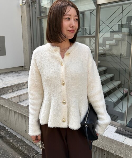 Omekashi(オメカシ)の「【YASUE・IWASAKI企画】ブークレペプラムニットカーディガン(カーディガン/ボレロ・レディース・ベージュ/ブラック/グレー/オフホワイト・FREE)」の8枚目の写真