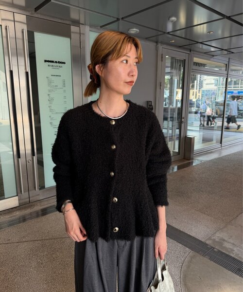 Omekashi(オメカシ)の「【YASUE・IWASAKI企画】ブークレペプラムニットカーディガン(カーディガン/ボレロ・レディース・ベージュ/ブラック/グレー/オフホワイト・FREE)」の16枚目の写真