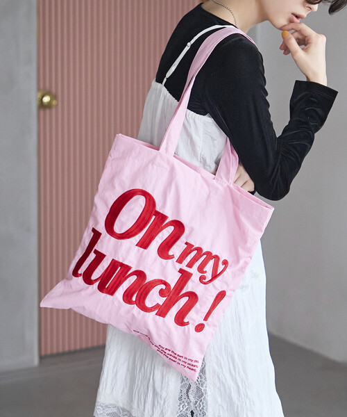 Firsthand(ファーストハンド)の「Firsthand/ファーストハンド Embroidered Message Tote【限定展開】 / 刺繍 メッセージ メッセージ トート(トートバッグ・レディース・イエロー/ピンク/ネイビー/ブラウン・ONE SIZE)」の1枚目の写真
