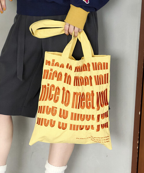 Firsthand(ファーストハンド)の「Firsthand/ファーストハンド Embroidered Message Tote【限定展開】 / 刺繍 メッセージ メッセージ トート(トートバッグ・レディース・イエロー/ピンク/ネイビー/ブラウン・ONE SIZE)」の4枚目の写真