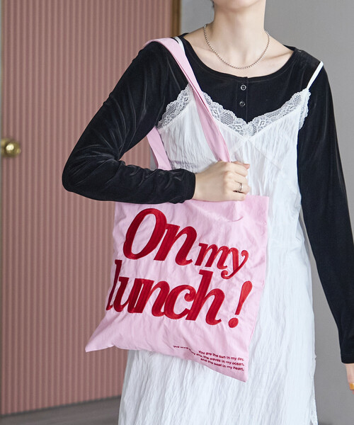 Firsthand(ファーストハンド)の「Firsthand/ファーストハンド Embroidered Message Tote【限定展開】 / 刺繍 メッセージ メッセージ トート(トートバッグ・レディース・イエロー/ピンク/ネイビー/ブラウン・ONE SIZE)」の17枚目の写真