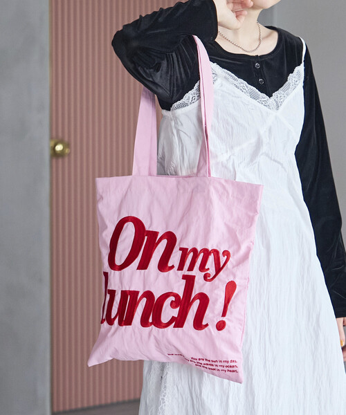 Firsthand(ファーストハンド)の「Firsthand/ファーストハンド Embroidered Message Tote【限定展開】 / 刺繍 メッセージ メッセージ トート(トートバッグ・レディース・イエロー/ピンク/ネイビー/ブラウン・ONE SIZE)」の18枚目の写真