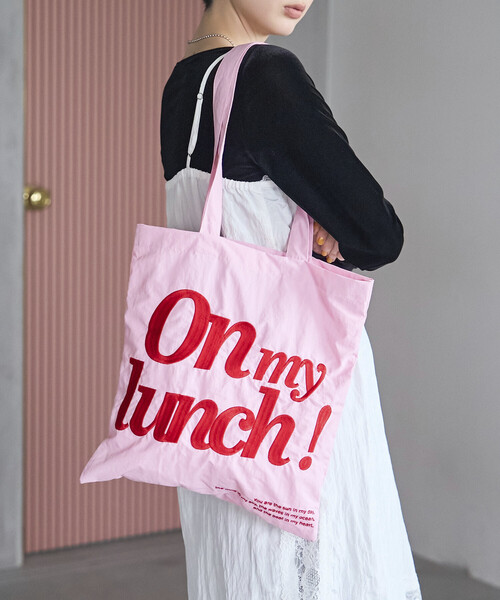 Firsthand(ファーストハンド)の「Firsthand/ファーストハンド Embroidered Message Tote【限定展開】 / 刺繍 メッセージ メッセージ トート(トートバッグ・レディース・イエロー/ピンク/ネイビー/ブラウン・ONE SIZE)」の19枚目の写真
