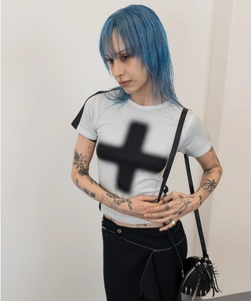 L.H.P(エルエイチピー)の「DOGMA EHKS/ドグマエークス/CROSS CROP SHORT SLEEVE(Tシャツ/カットソー・レディース・ブラック/グレー・F)」の1枚目の写真