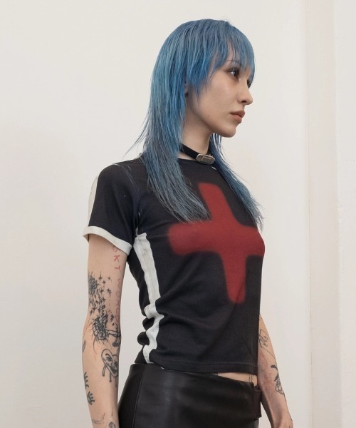 L.H.P(エルエイチピー)の「DOGMA EHKS/ドグマエークス/CROSS CROP SHORT SLEEVE(Tシャツ/カットソー・レディース・ブラック/グレー・F)」の2枚目の写真
