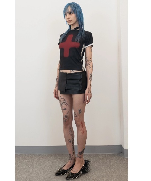 L.H.P(エルエイチピー)の「DOGMA EHKS/ドグマエークス/CROSS CROP SHORT SLEEVE(Tシャツ/カットソー・レディース・ブラック/グレー・F)」の4枚目の写真