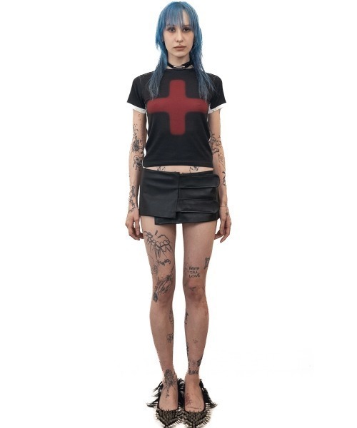L.H.P(エルエイチピー)の「DOGMA EHKS/ドグマエークス/CROSS CROP SHORT SLEEVE(Tシャツ/カットソー・レディース・ブラック/グレー・F)」の3枚目の写真