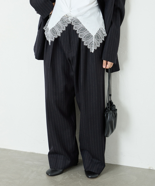 journal standard L'essage(ジャーナルスタンダードレサージュ)の「Wサキソニー2タックワイドパンツ(スラックス・レディース・ネイビー/ベージュ・38/36)」の2枚目の写真