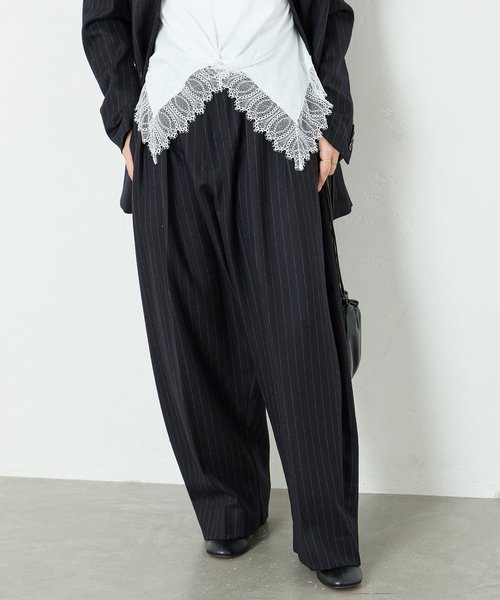 journal standard L'essage(ジャーナルスタンダードレサージュ)の「Wサキソニー2タックワイドパンツ(スラックス・レディース・ネイビー/ベージュ・38/36)」の10枚目の写真