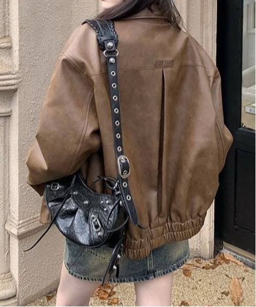 ＆soiree（アンドソワレ）の「フェイクレザージップブルゾン（ブルゾン・レディース・ブラウン/ブラック・X-LARGE/MEDIUM/SMALL/LARGE）」の4枚目の写真