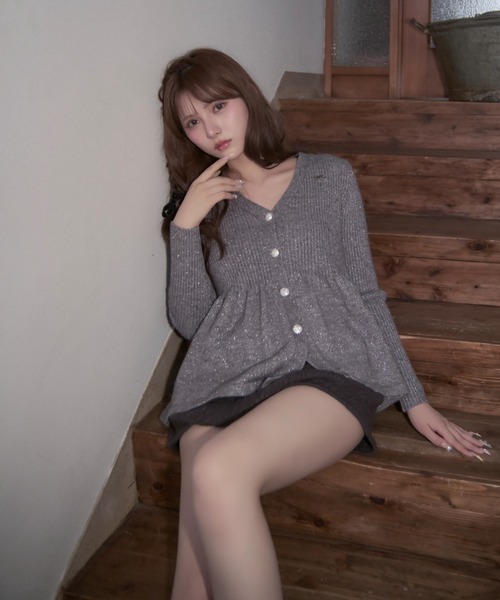 TITTY&CO.(ティティーアンドコー)の「ラメペプラムビジューニット(カーディガン/ボレロ・レディース・アイボリー/ブラウン/グレー・FREE)」の1枚目の写真