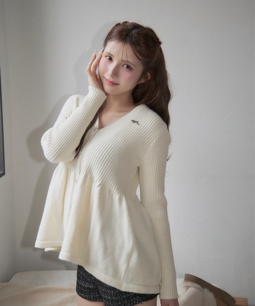 TITTY&CO.(ティティーアンドコー)の「ラメペプラムビジューニット(カーディガン/ボレロ・レディース・アイボリー/ブラウン/グレー・FREE)」の8枚目の写真