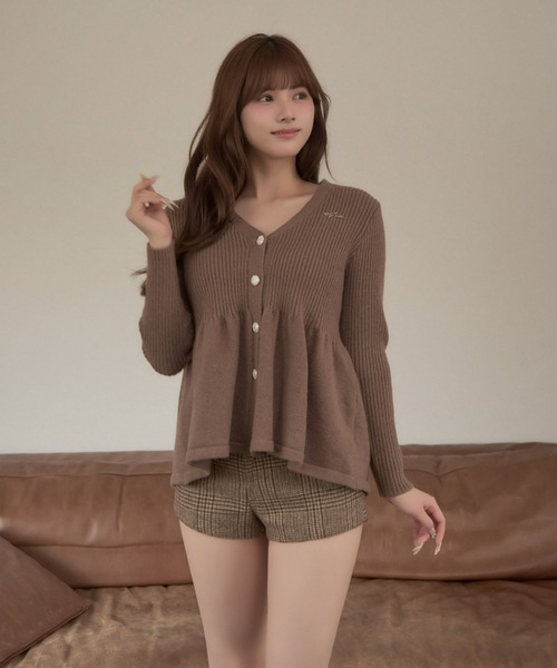 TITTY&CO.(ティティーアンドコー)の「ラメペプラムビジューニット(カーディガン/ボレロ・レディース・アイボリー/ブラウン/グレー・FREE)」の19枚目の写真