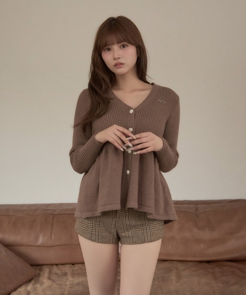 TITTY&CO.(ティティーアンドコー)の「ラメペプラムビジューニット(カーディガン/ボレロ・レディース・アイボリー/ブラウン/グレー・FREE)」の18枚目の写真
