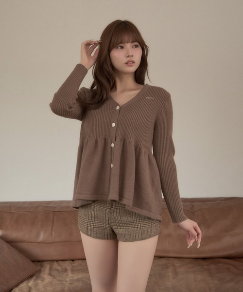 TITTY&CO.(ティティーアンドコー)の「ラメペプラムビジューニット(カーディガン/ボレロ・レディース・アイボリー/ブラウン/グレー・FREE)」の22枚目の写真