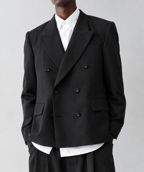 UJOH(ウジョー)の「【UJOH HOMME】Low Gorge Peaked Lapel JKT(テーラードジャケット・メンズ・ブラック/グレー・4/5)」の1枚目の写真