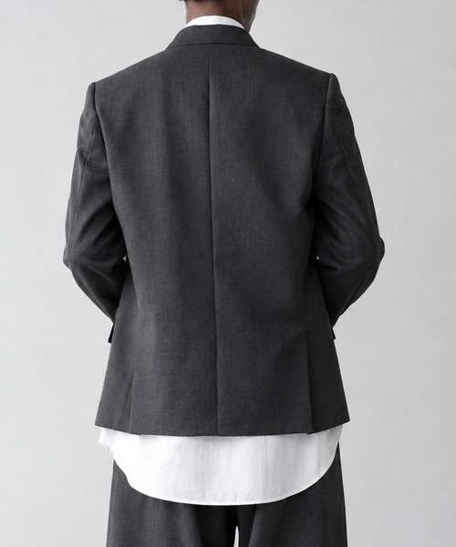 UJOH(ウジョー)の「【UJOH HOMME】Low Gorge Peaked Lapel JKT(テーラードジャケット・メンズ・ブラック/グレー・4/5)」の6枚目の写真