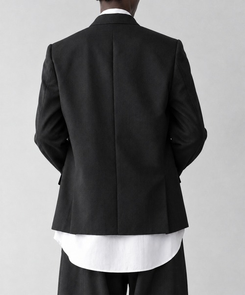 UJOH(ウジョー)の「【UJOH HOMME】Low Gorge Peaked Lapel JKT(テーラードジャケット・メンズ・ブラック/グレー・4/5)」の4枚目の写真