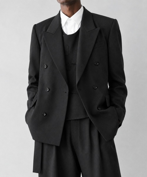UJOH(ウジョー)の「【UJOH HOMME】Low Gorge Peaked Lapel JKT(テーラードジャケット・メンズ・ブラック/グレー・4/5)」の3枚目の写真