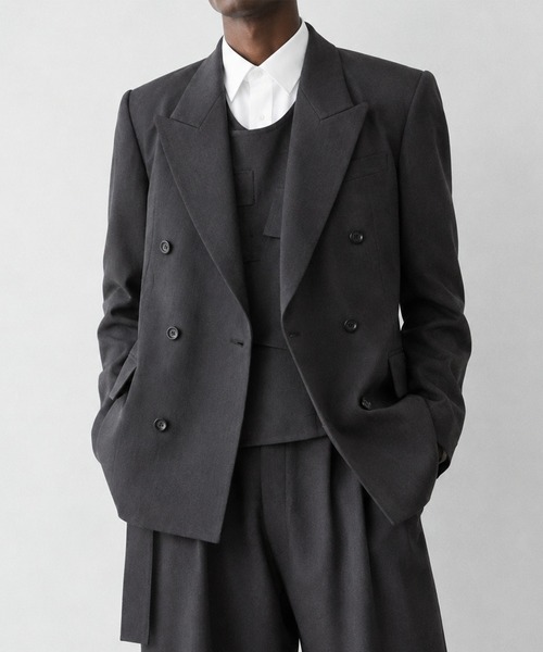 UJOH(ウジョー)の「【UJOH HOMME】Low Gorge Peaked Lapel JKT(テーラードジャケット・メンズ・ブラック/グレー・4/5)」の5枚目の写真
