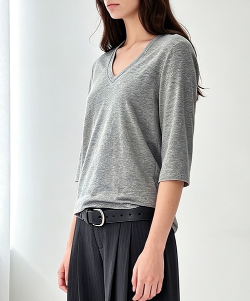 Doux Belle(ドゥーベル)の「Vネック七分袖ベーシックカットソー(Tシャツ/カットソー・レディース・ブラック/グレー/ホワイト/オレンジ・MEDIUM/LARGE/X-LARGE)」の3枚目の写真