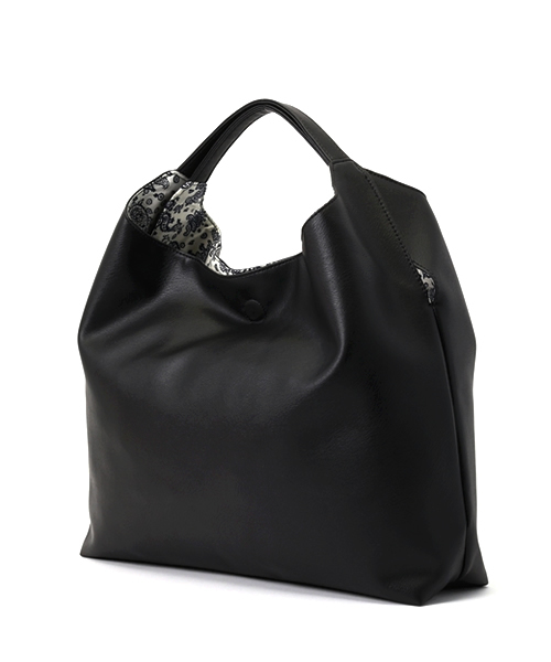 LBC(エルビーシー)の「リバーシブルトート(トートバッグ・レディース・ブラック/グレー/ベージュ・ONE SIZE)」の4枚目の写真