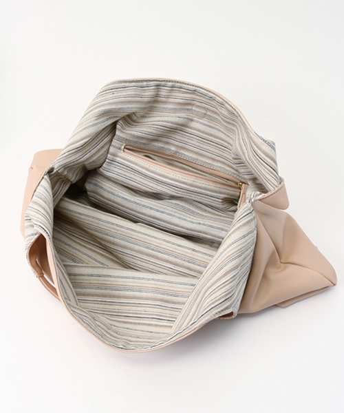 LBC(エルビーシー)の「リバーシブルトート(トートバッグ・レディース・ブラック/グレー/ベージュ・ONE SIZE)」の12枚目の写真