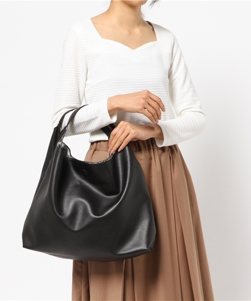 LBC(エルビーシー)の「リバーシブルトート(トートバッグ・レディース・ブラック/グレー/ベージュ・ONE SIZE)」の6枚目の写真