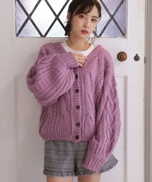 one after another NICE CLAUP(ワンアフターアナザーナイスクラップ)の「ハートキュンケーブルニットカーディガン(カーディガン/ボレロ・レディース・アイボリー/ベージュ/サックスブルー/ピンク/ラベンダー/ブラウン・FREE)」の6枚目の写真