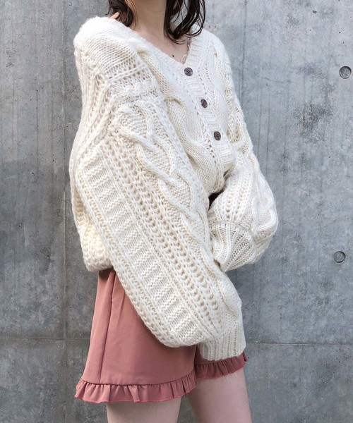 one after another NICE CLAUP(ワンアフターアナザーナイスクラップ)の「ハートキュンケーブルニットカーディガン(カーディガン/ボレロ・レディース・アイボリー/ベージュ/サックスブルー/ピンク/ラベンダー/ブラウン・FREE)」の20枚目の写真