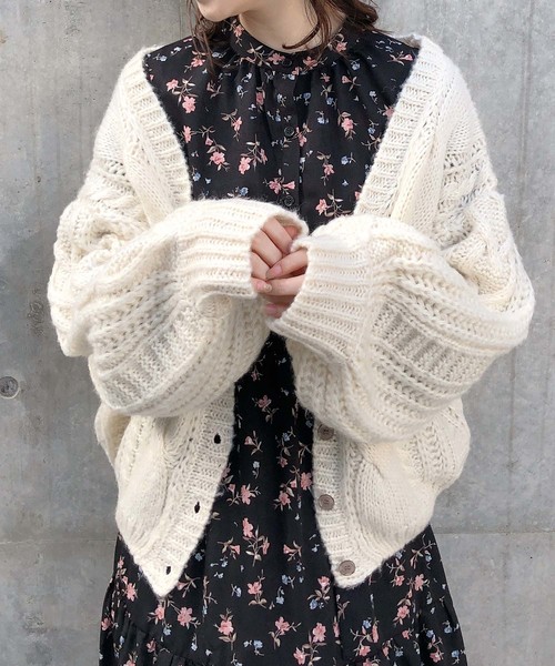 one after another NICE CLAUP(ワンアフターアナザーナイスクラップ)の「ハートキュンケーブルニットカーディガン(カーディガン/ボレロ・レディース・アイボリー/ベージュ/サックスブルー/ピンク/ラベンダー/ブラウン・FREE)」の17枚目の写真