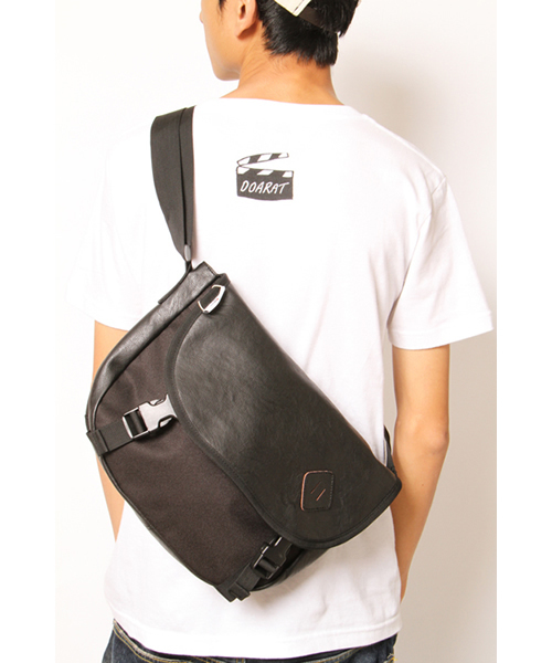 DOARAT（ドゥアラット）の「COMBINATION MESSENGER（メッセンジャーバッグ・メンズ・イエロー/ライム/ピンク/ブラック・FREE）」の2枚目の写真