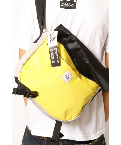 DOARAT（ドゥアラット）の「COMBINATION MESSENGER（メッセンジャーバッグ・メンズ・イエロー/ライム/ピンク/ブラック・FREE）」の6枚目の写真