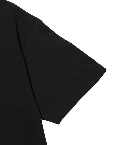 PLEASURES（プレジャー）の「＜PLEASURES＞ LOGO EMBRO TEE/Tシャツ（Tシャツ/カットソー・メンズ・ホワイト/ブラック・MEDIUM/LARGE）」の5枚目の写真