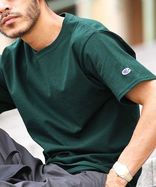 Champion(チャンピオン)の「Champion チャンピオン ロゴ ワッペン 無地 ベーシック オーバーサイズ 半袖 クルーネック Tシャツ(Tシャツ/カットソー・メンズ・ブラック/グレー/ホワイト/レッド/オレンジ/パープル/ダークグリーン/ネイビー/ゴールド/マルーン/ロイヤルブルー/チャコールグレー/アッシュグレー・MEDIUM/LARGE/X-LARGE/SMALL/XX-LARGE/XXX-LARGE)」の6枚目の写真