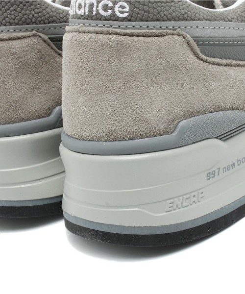 SHIPS（シップス）の「new balance: M997 Made in USA（スニーカー・メンズ・グレー/チャコールグレー・9/7/LARGE/10/8.5/8/11）」の4枚目の写真