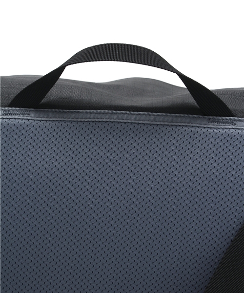 BEAMS BOY（ビームスボーイ）の「ARC'TERYX / “LUNARA 10”（メッセンジャーバッグ・レディース・ブラック・ONE SIZE）」の6枚目の写真