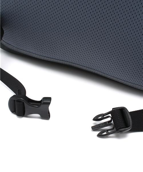 BEAMS BOY（ビームスボーイ）の「ARC'TERYX / “LUNARA 10”（メッセンジャーバッグ・レディース・ブラック・ONE SIZE）」の10枚目の写真