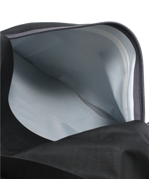 BEAMS BOY（ビームスボーイ）の「ARC'TERYX / “LUNARA 10”（メッセンジャーバッグ・レディース・ブラック・ONE SIZE）」の4枚目の写真